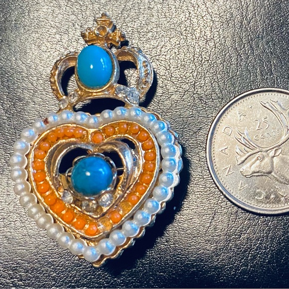 Vintage 1940’s Heart and Crown Brooch - Picture 1 of 3